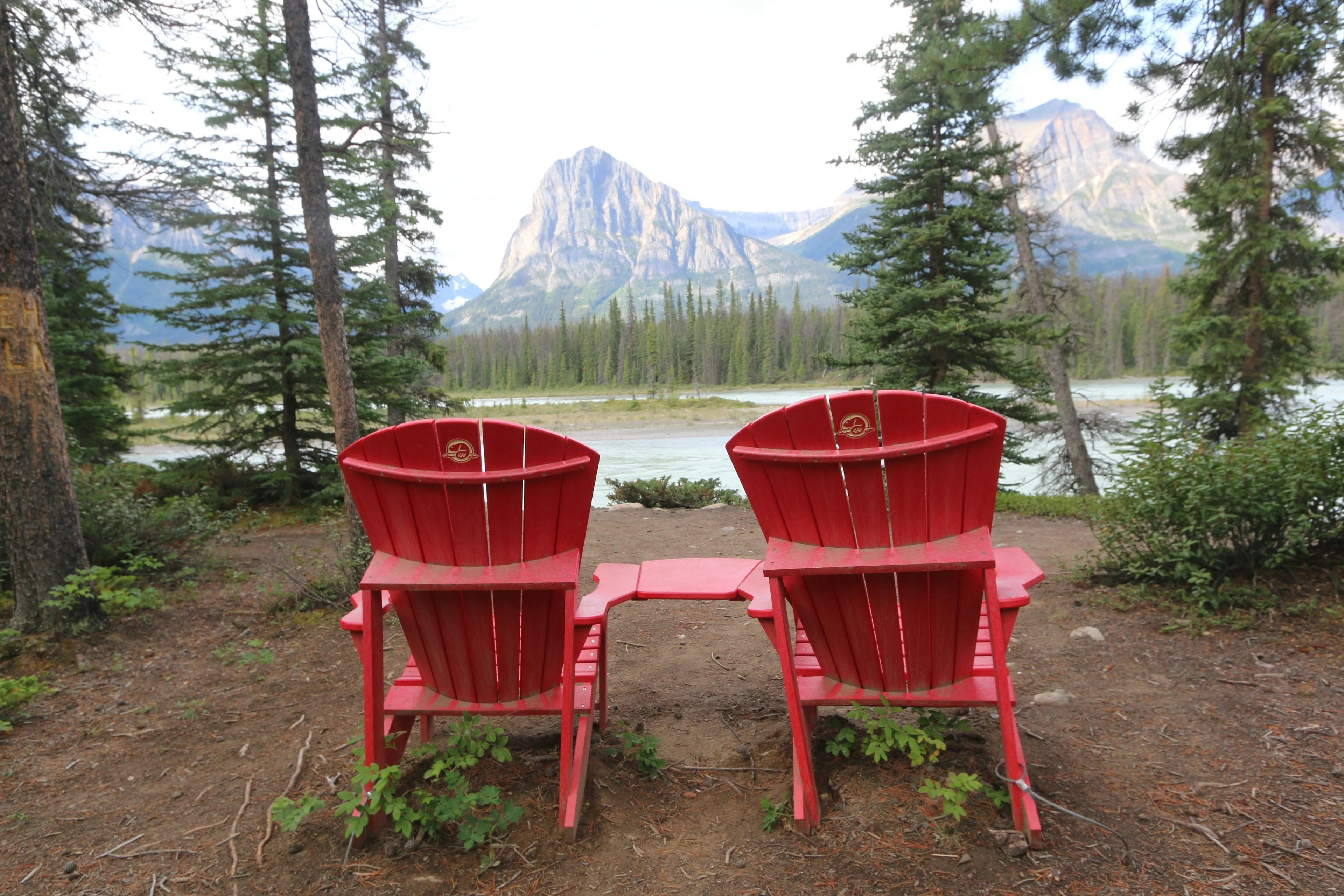 L'histoire et l'évolution de l'adirondack, des bords de lacqs canadiens, à nos terrasses les plus emblématiques